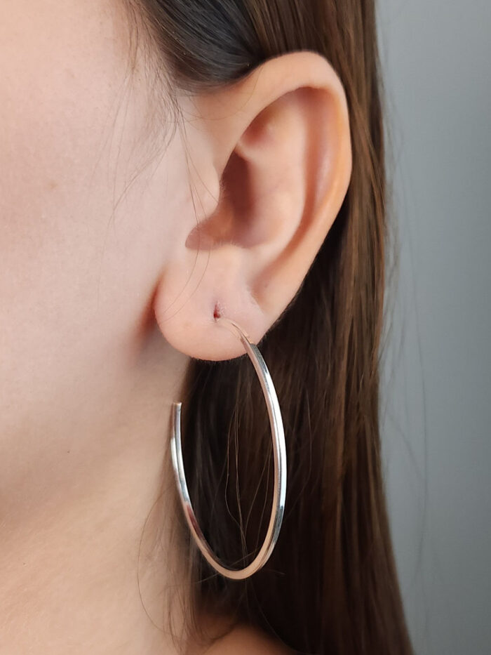 Argola aberta fio liso prateado