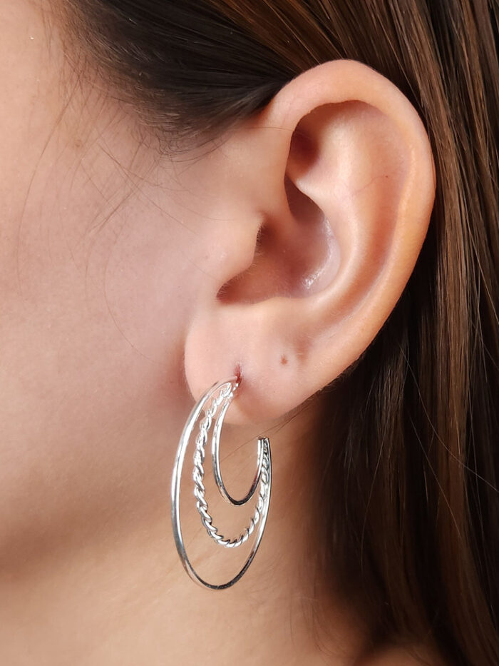 Argola três fios com fio entrelaçado