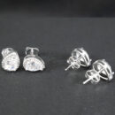 Brinco formato gota cravejada com microzircônias