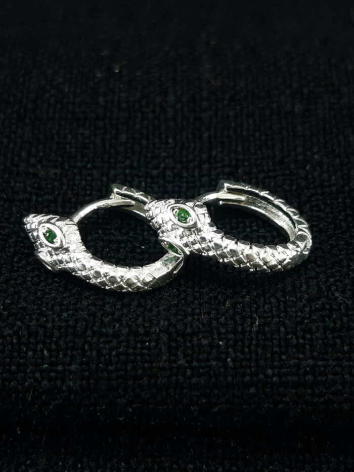 Brinco argolinha detalhe cobra