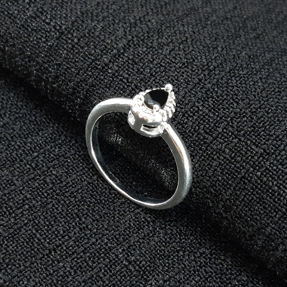 Anel gota minimalista cravejado preto