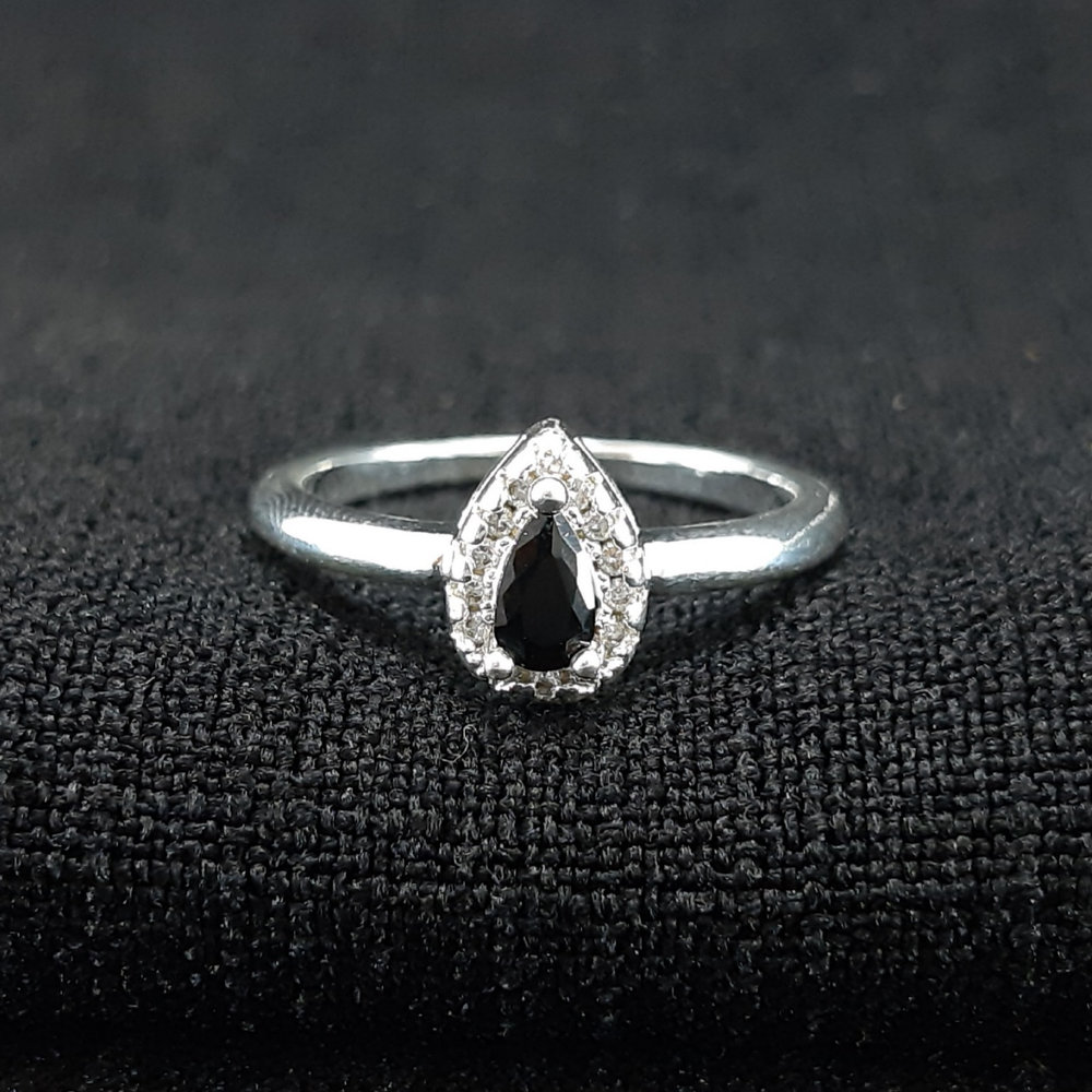 Anel gota minimalista cravejado preto - Imagem 2