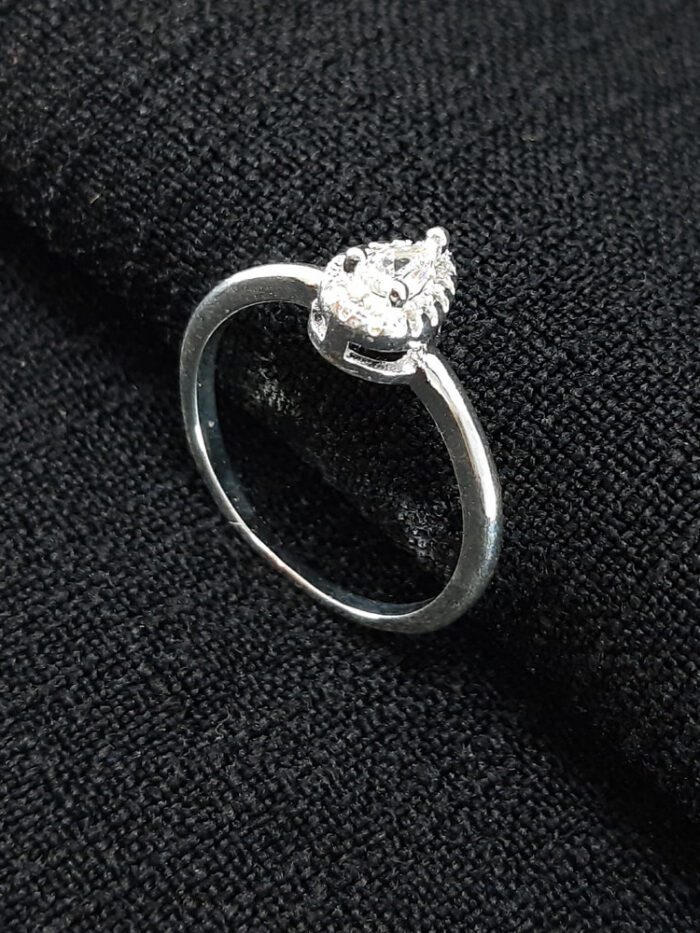 Anel gota cristal borda cravejado