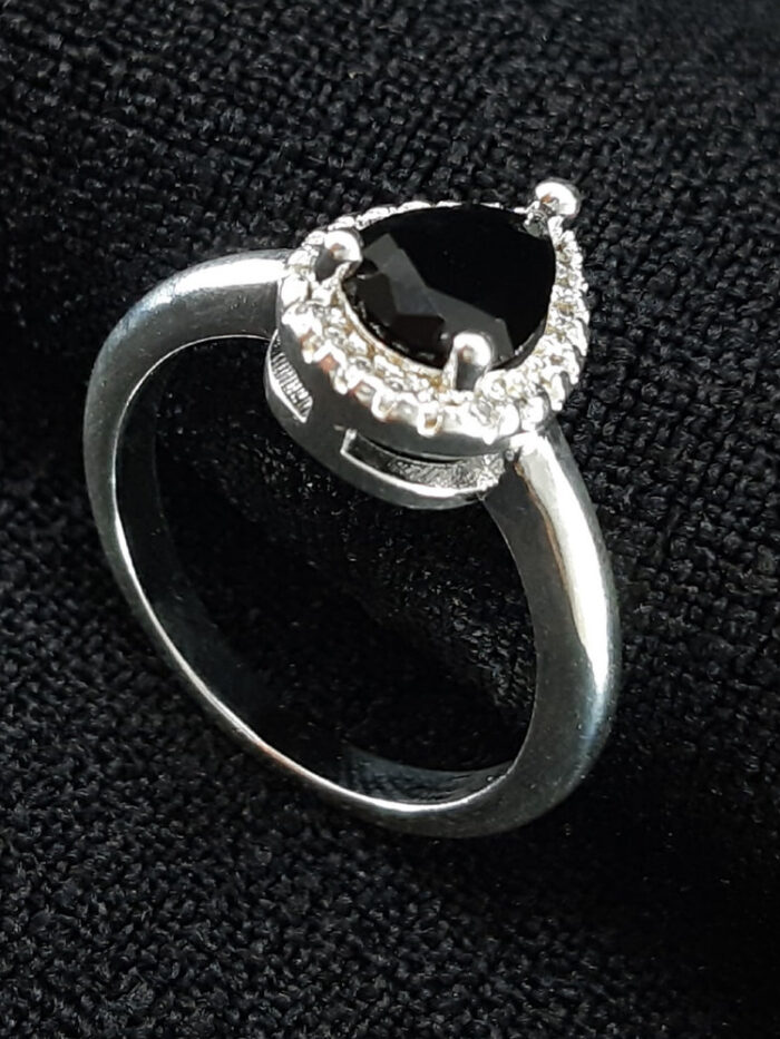 Anel gota preto borda cravejado