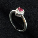 Anel borda cravejado coração rosa