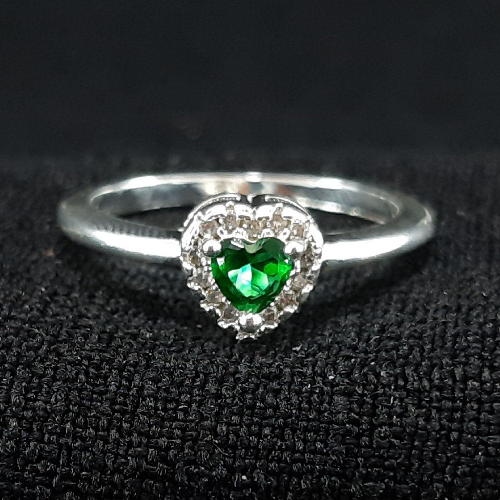 Anel borda cravejada coração verde - Imagem 2