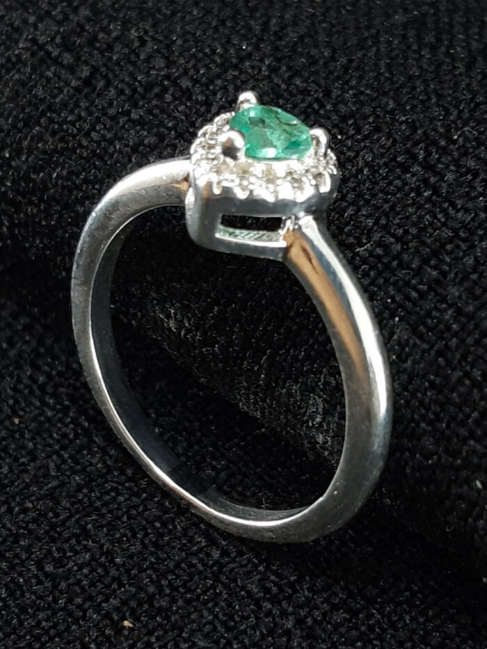 Anel borda cravejada coração verde água