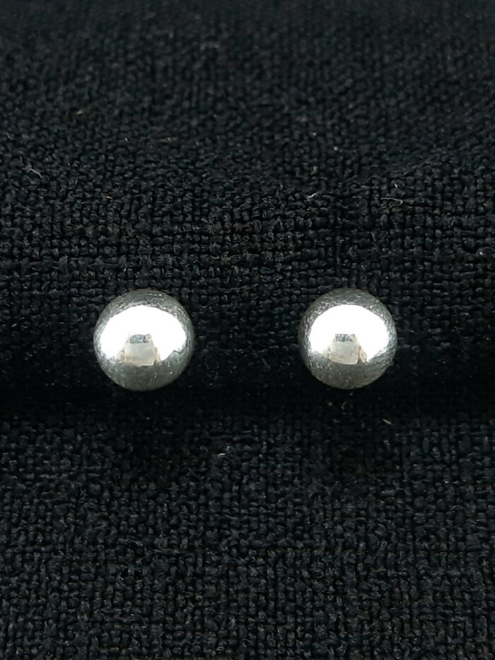 Brinco bola lisa prateada