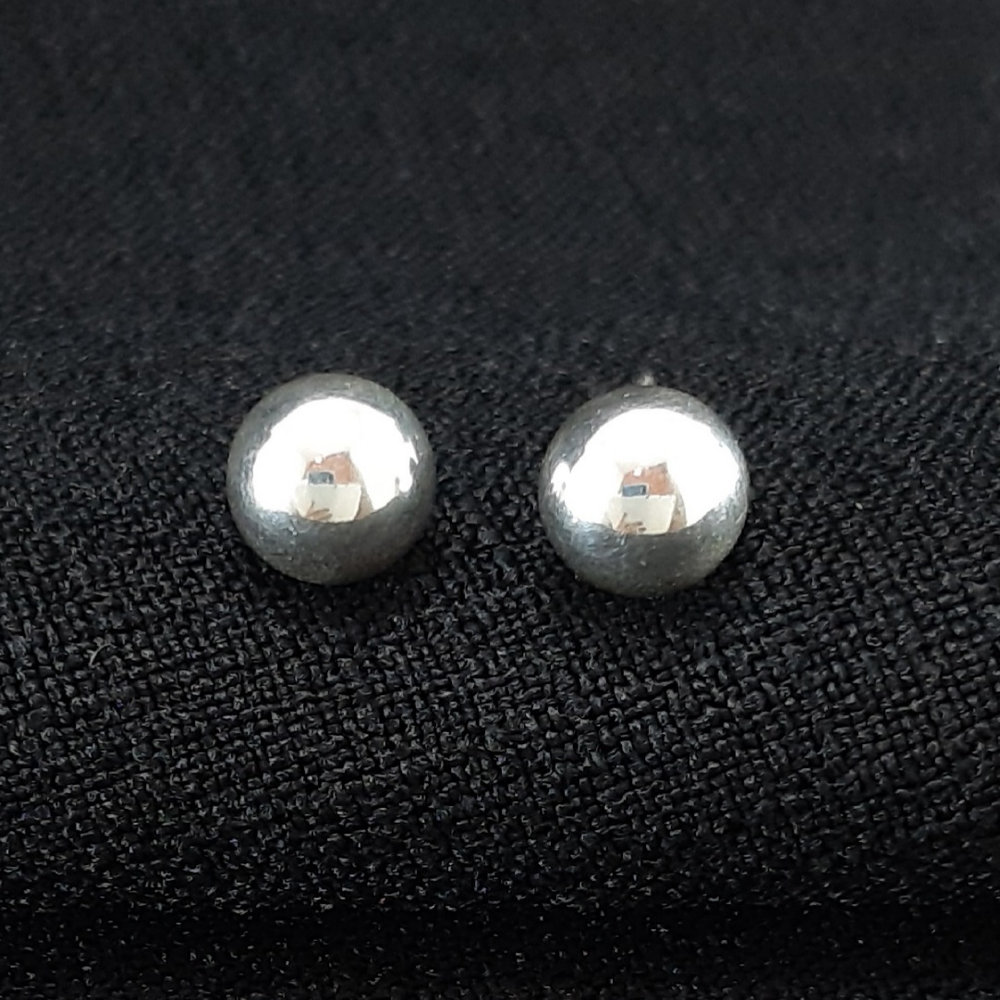 Brinco liso bola prateada