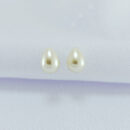 Brinco pérola formato gota