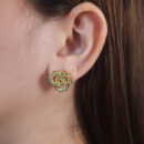 Brinco elos entrelaçados cravejado vazado