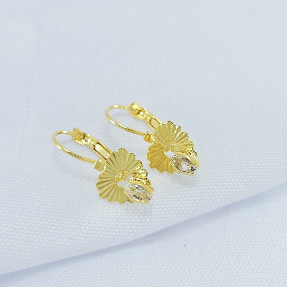 Brinco gancho coração martelado pedra cristal