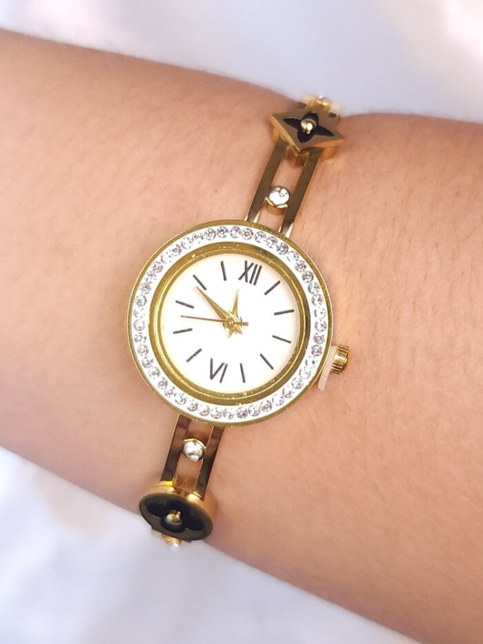 Relógio bracelete trevo  com ponto de luz