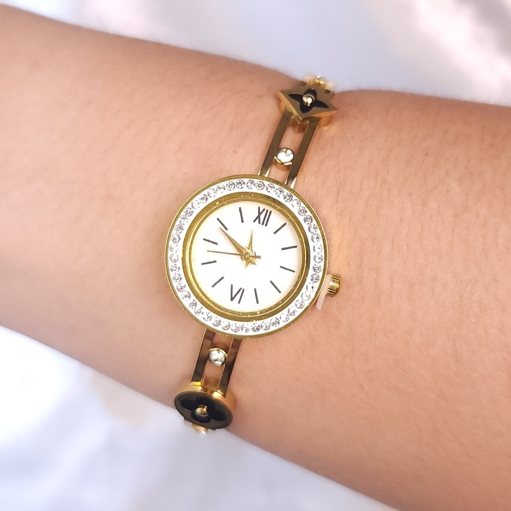 Relógio bracelete trevo com ponto de luz