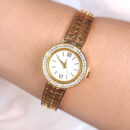 Relógio bracelete detalhe cravejado e folhas vazadas