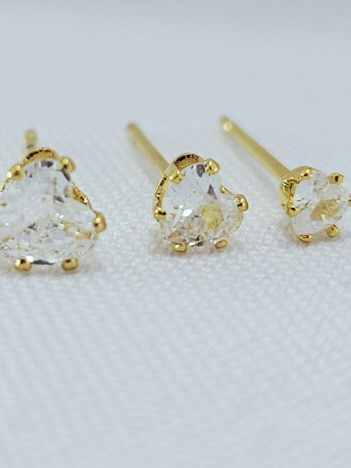 Brinco trio ponto de luz coração