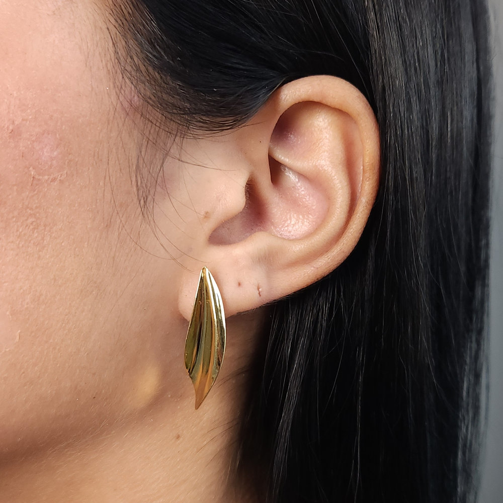 Brinco base lisa detalhe martelado