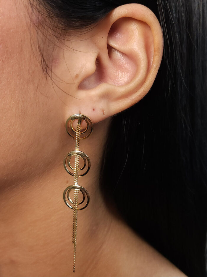 Brinco círculos duplos com fios veneziana