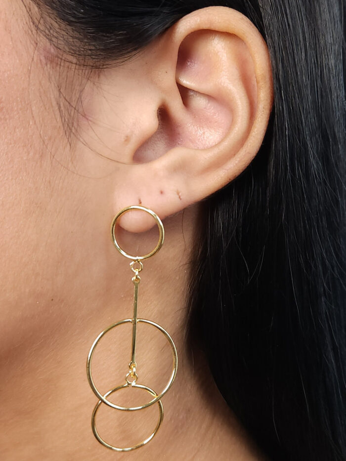 Brinco caninho dourado com circulos pêndulo