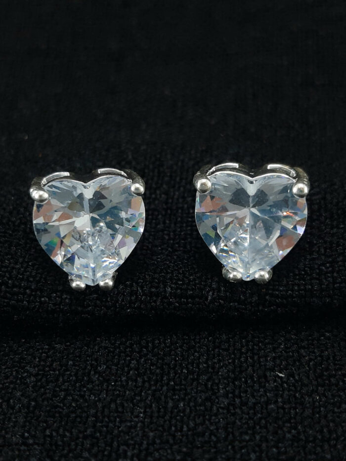 Brinco coração borda vazada