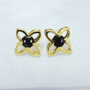 Brinco trevo vazado liso