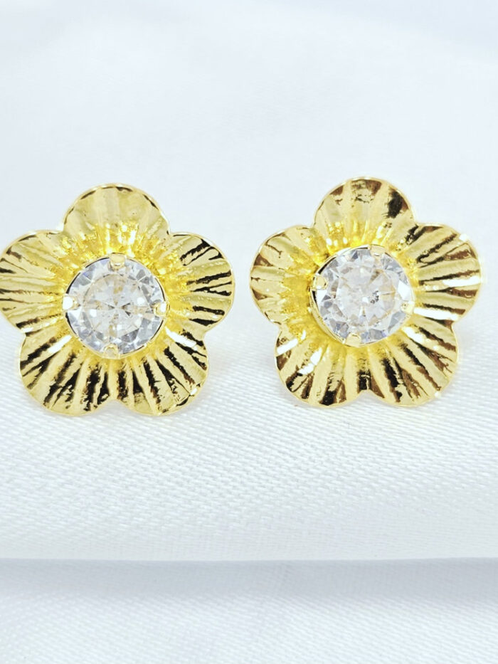 Brinco flor com ponto de luz