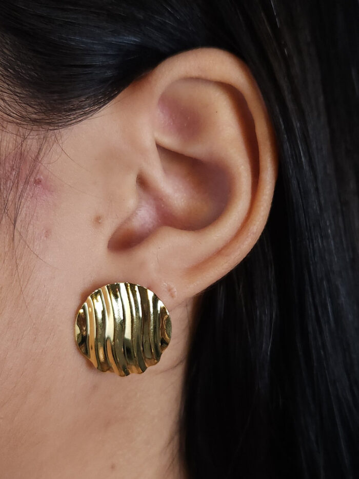 Brinco circular ondulado