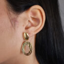 Brinco vazado detalhado