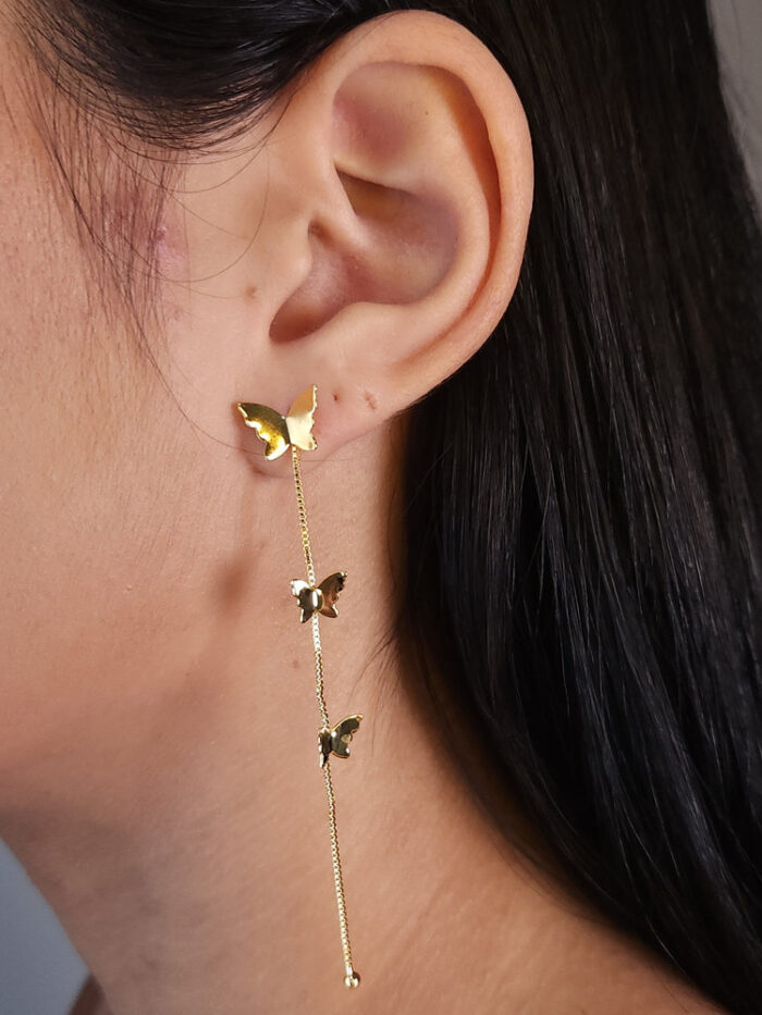 Brinco fio riviera com borboletas lisas