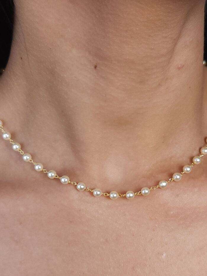 Gargantilha chocker com detalhes perólas