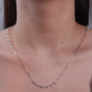 Gargantilha bolinhas prateada com caninho detalhado