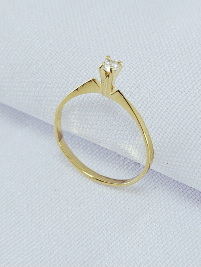 Anel solitário dourado