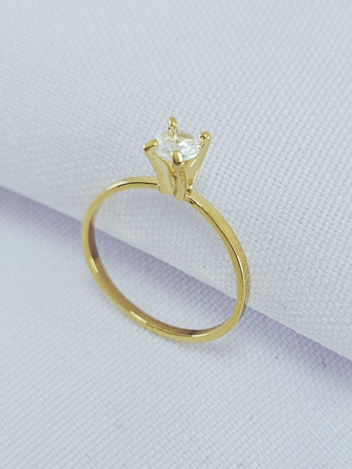 Anel com detalhe pedra cristal