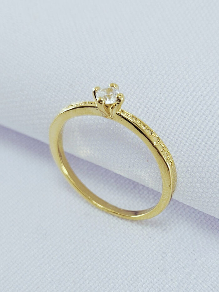 Anel pedrinha cristal com fio detalhado