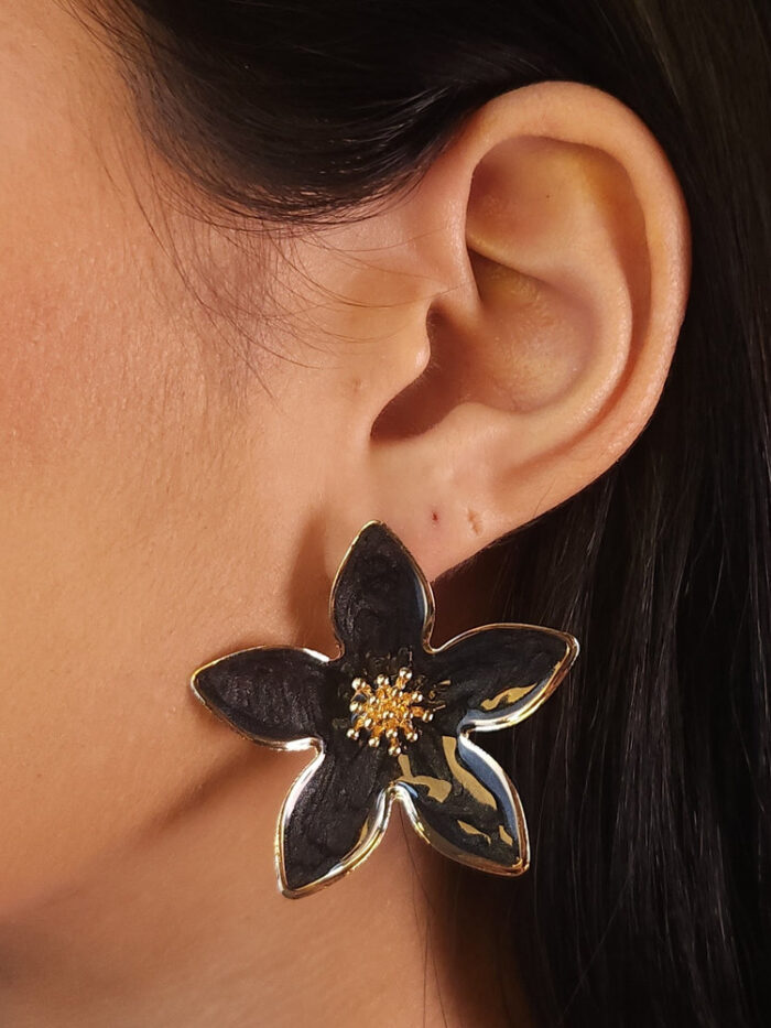 Brinco flor base lisa cintilante