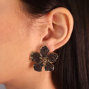 Brinco flor com pedras detalhadas