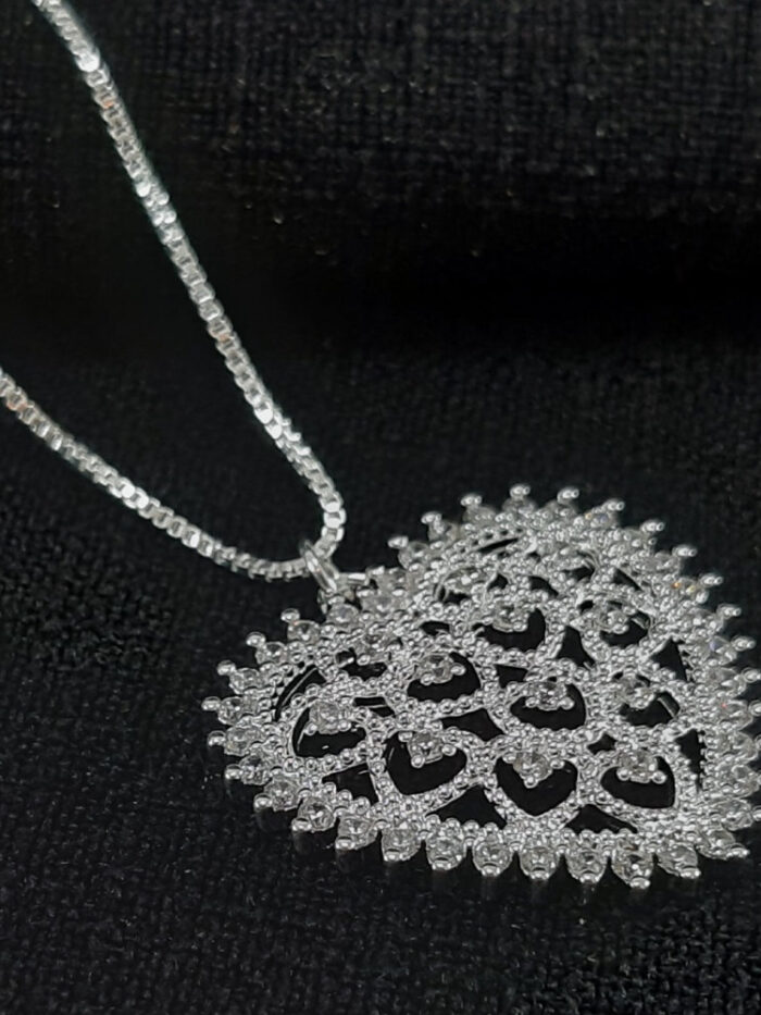 Gargantilha  corações cravejado e vazado