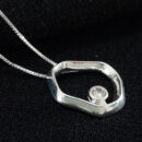 Gargantilha pingente orgânico com ponto de luz