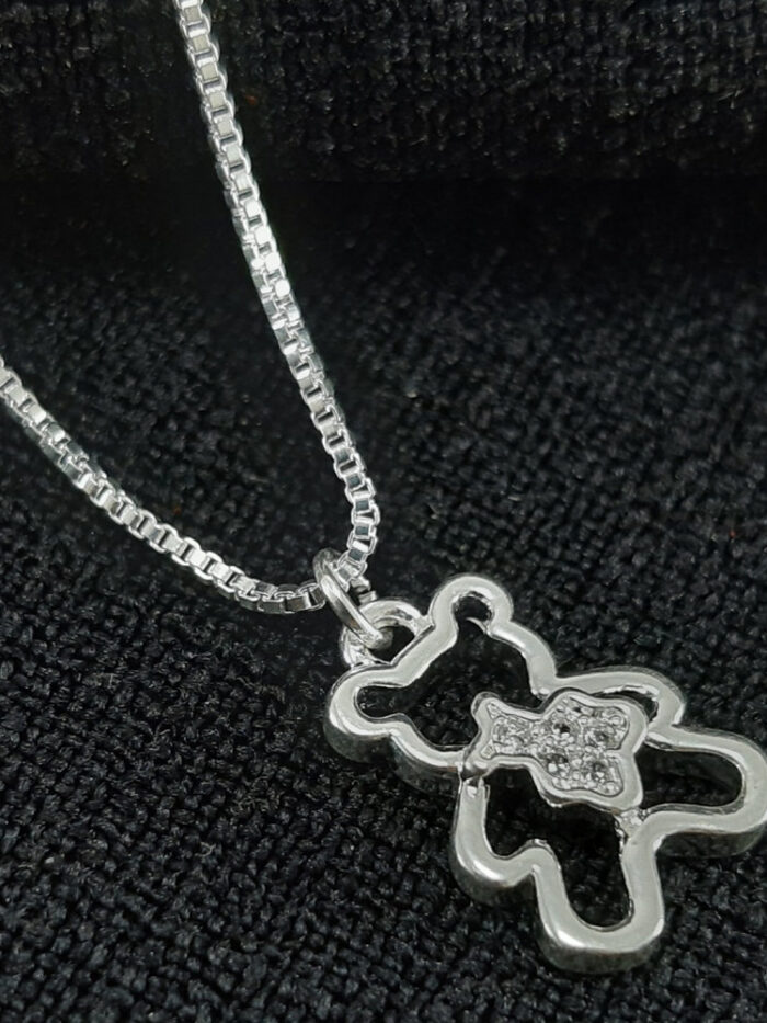 Gargantilha urso vazado com detalhe cravejado