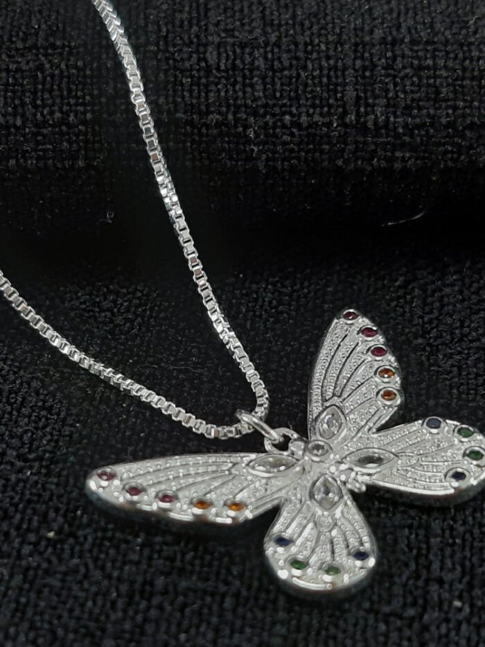 Gargantilha modelo borboleta cravejado colorido