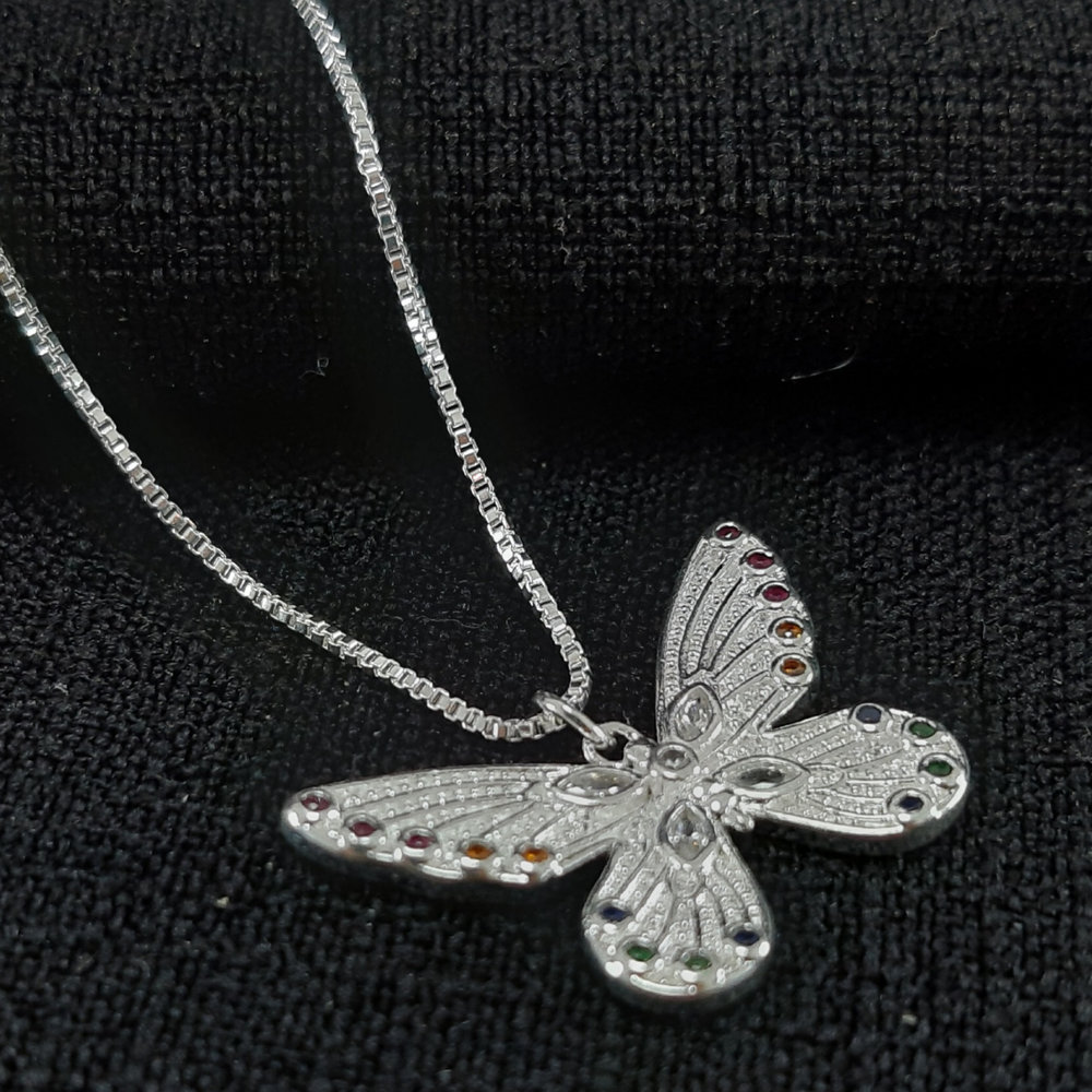 Gargantilha modelo borboleta cravejado colorido