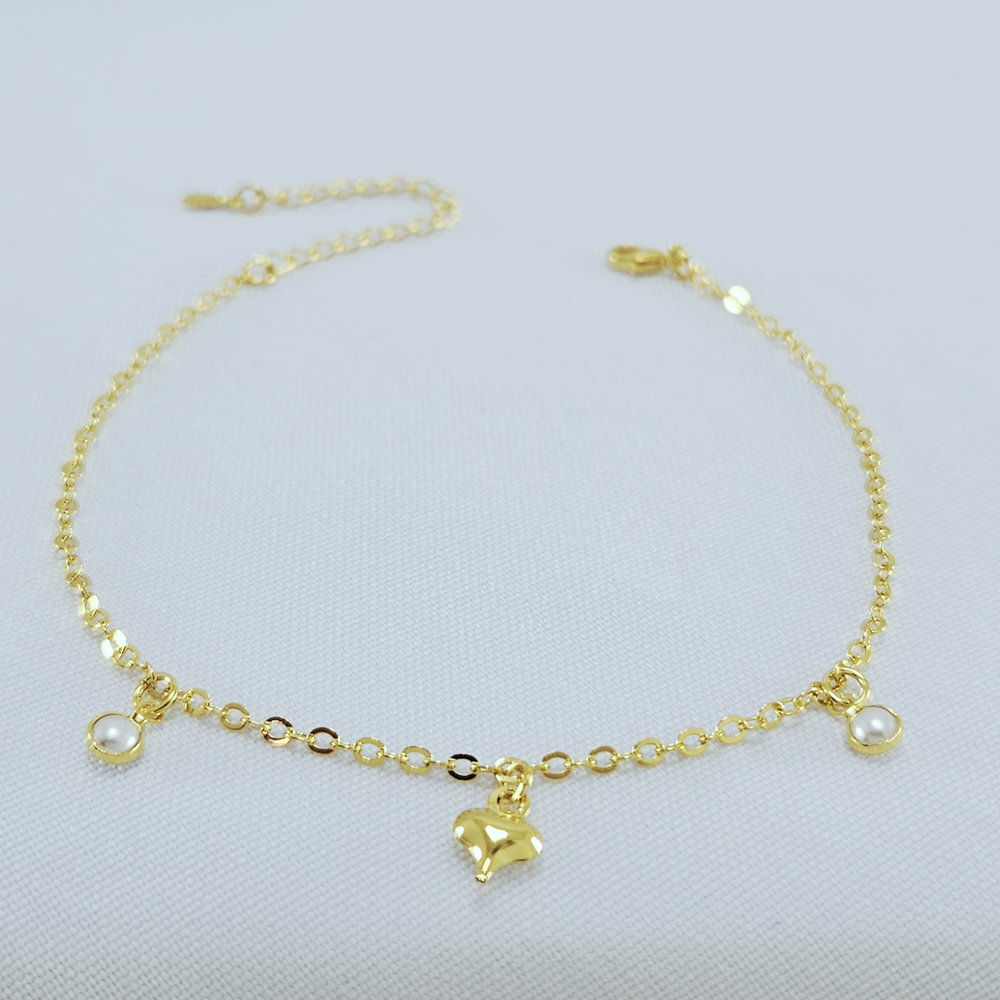 Tornozeleira com pérolas e coração pêndulo