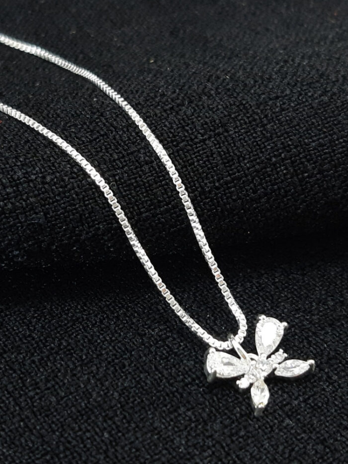 Gargantilha veneziana com pingente laço detalhado