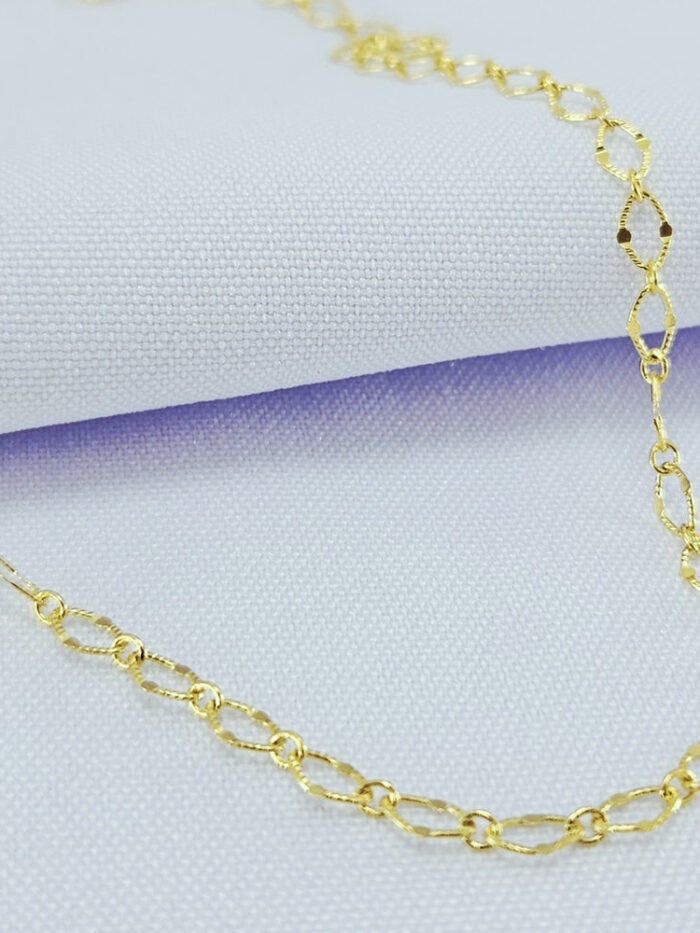 Gargantilha chocker elos vazados detalhados