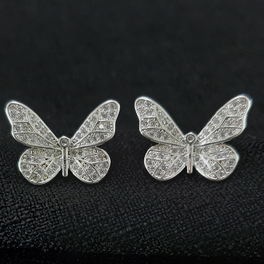 Brinco borboleta cravejada com ponto de luz