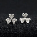 Brinco trevo folhas cravejadas