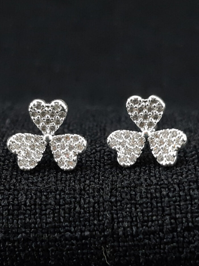 Brinco trevo folhas cravejadas