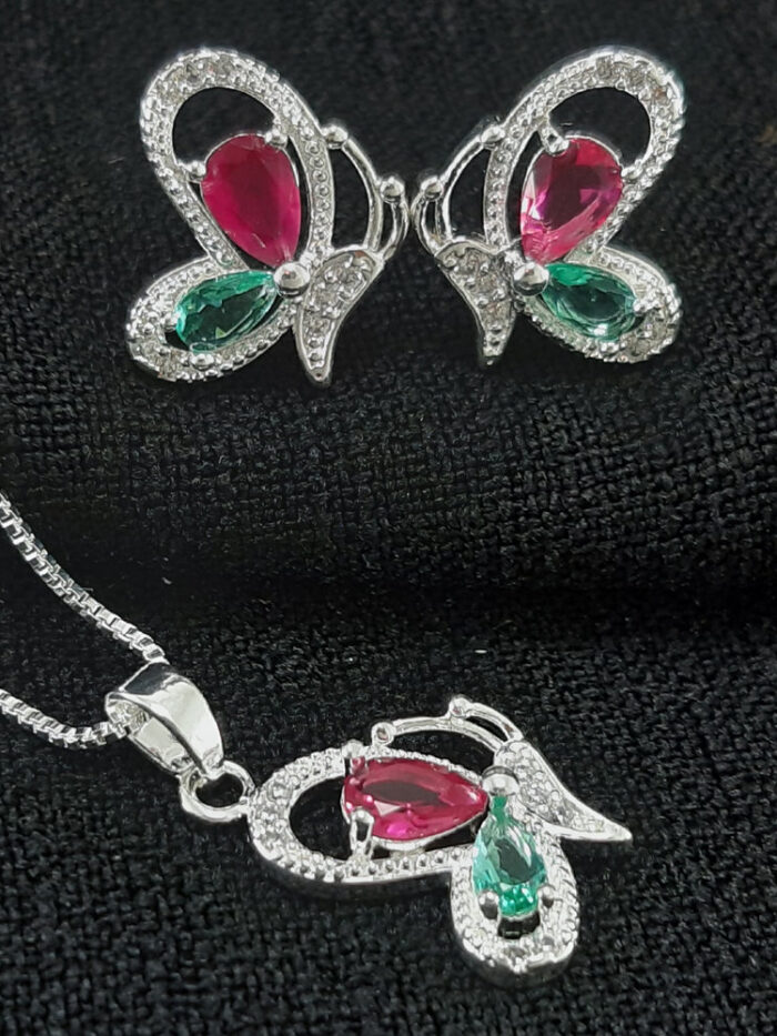 Conjunto borboleta colorida cravejada