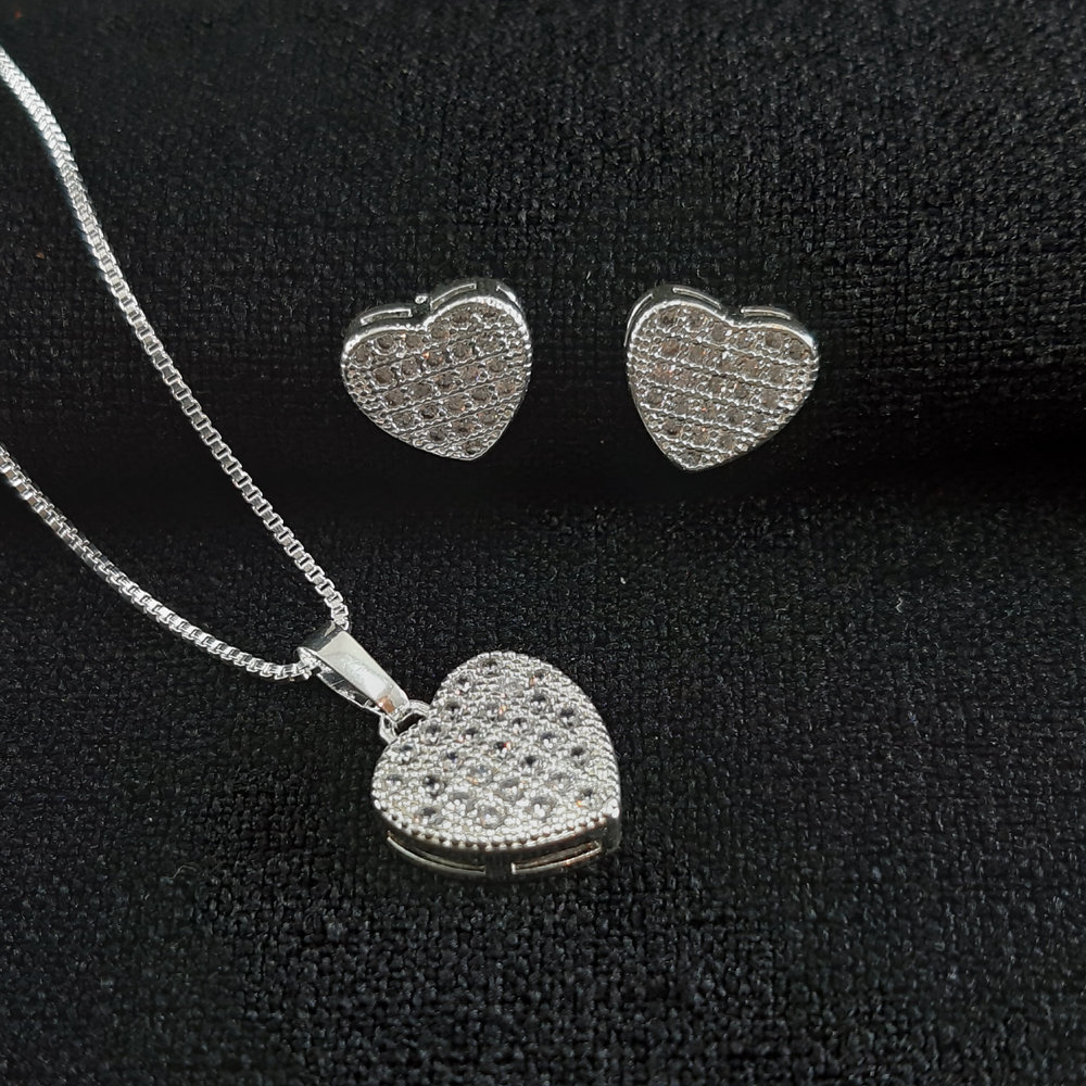 Conjunto coração cravejado em zircônia