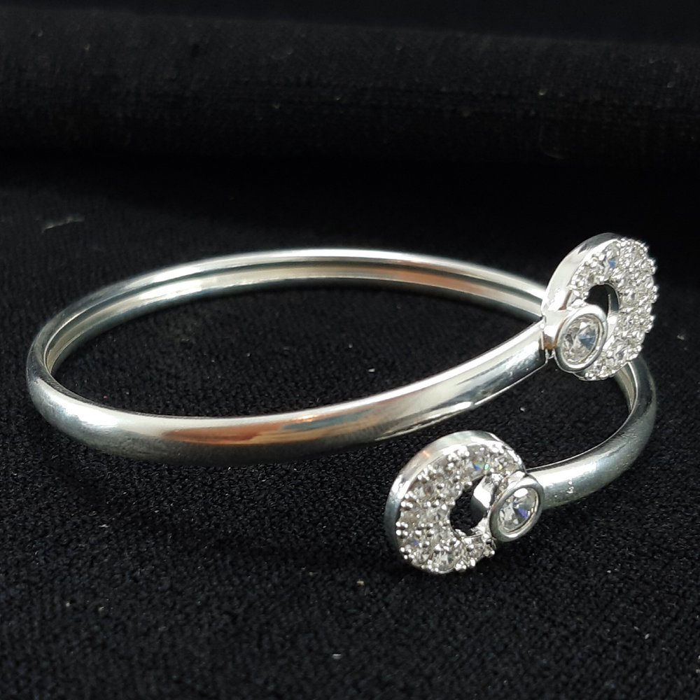 Bracelete vazado cravejado com ponto de luz - Imagem 2